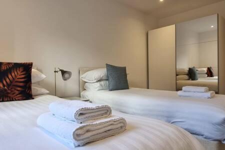 Beautiful Apartment Overlooking A Garden London Eksteriør bilde
