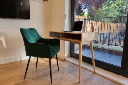 Beautiful Apartment Overlooking A Garden London Eksteriør bilde