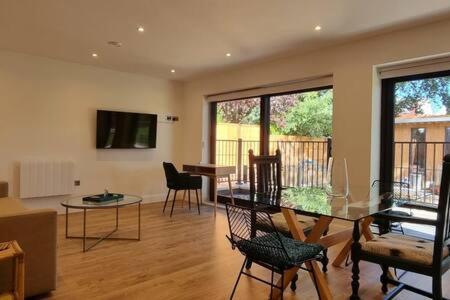 Beautiful Apartment Overlooking A Garden London Eksteriør bilde